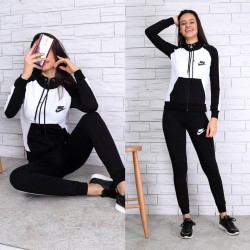 Kapşonlu eşofman takımı