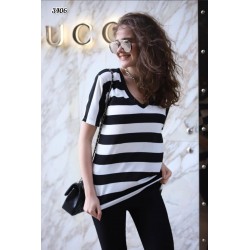 Siyah Beyaz V Yaka Tshirt Siyah Beyaz V Yaka Tshirt