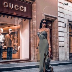 Kuşgözü detay yırtmaçlı elbise Kuşgözü detay yırtmaçlı elbise