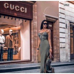 Kuşgözü detay yırtmaçlı elbise