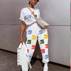 Renkli Logo Detay İkili Takım Renkli Logo Detay İkili Takım