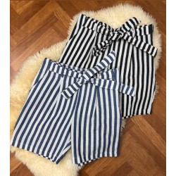 Keten Kumaş Çizgi Detay Şort Keten Kumaş Çizgi Detay Şort