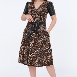 Leopar Desen Kol ve Kemer Derili Elbise Leopar Desen Kol ve Kemer Derili Elbise