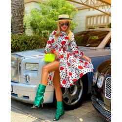 Yırtmaç detay puanlı elbise Yırtmaç detay puanlı elbise