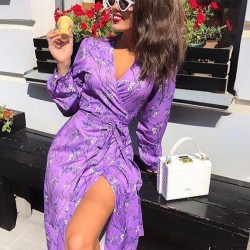 Yırtmaç detay kuşaklı elbise Yırtmaç detay kuşaklı elbise