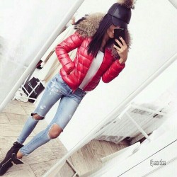 Yaka kürklü ithal kapitone mont Yaka kürklü ithal kapitone mont