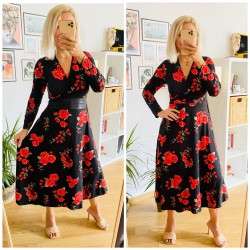 Gül desen kuşaklı elbise Gül desen kuşaklı elbise