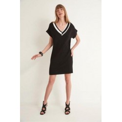 Yaka ribanalı elbise Yaka ribanalı elbise