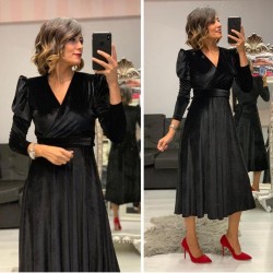 Kadife vatkalı piliseli elbise Kadife vatkalı piliseli elbise