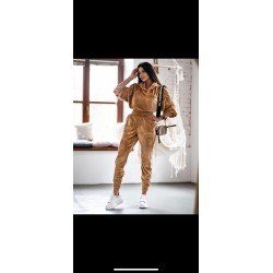 Kadife kapşonlu eşofman takımı