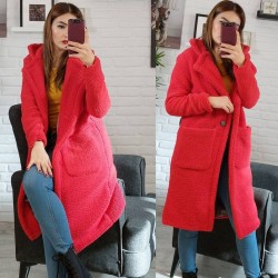 Kırmızı uzun peluş ceket Kırmızı uzun peluş ceket