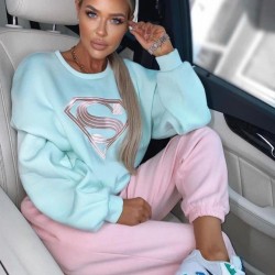 Supergirl spor takım Supergirl spor takım