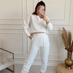 Etnik desenli beyaz spor takım