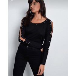 Boncuk detaylı çilek kumaş bluz Boncuk detaylı çilek kumaş bluz