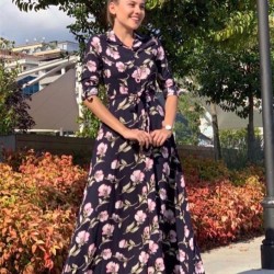 Çiçek desenli midiboy elbise