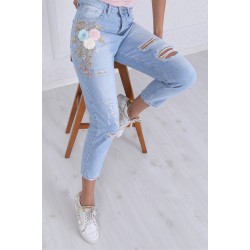 Çiçek nakışlı jean Çiçek nakışlı jean