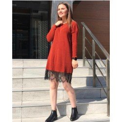 Dantel etekli triko elbise