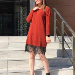 Dantel etekli triko elbise