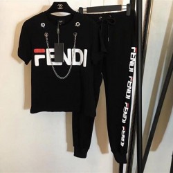Fendi zincir aksesuarlı takım