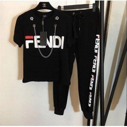 Fendi zincir aksesuarlı takım Fendi zincir aksesuarlı takım