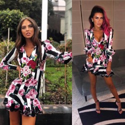 Gül desenli mini elbise Gül desenli mini elbise