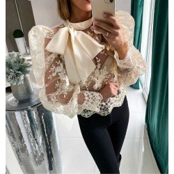 Güpür İşlemeli Tül Detay Bluz