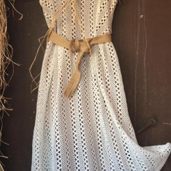 Pileli Hasır Kemerli Dantel Elbise  Pileli Hasır Kemerli Dantel Elbise