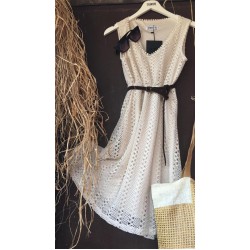 Sıfır Kol V Yaka Kemerli Dantel Elbise