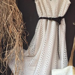 Sıfır Kol V Yaka Kemerli Dantel Elbise Sıfır Kol V Yaka Kemerli Dantel Elbise