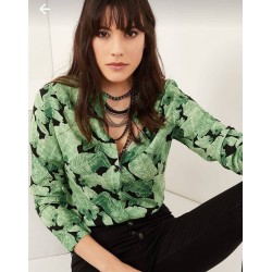 Yaprak Desenli Yeşil Zemin Gömlek